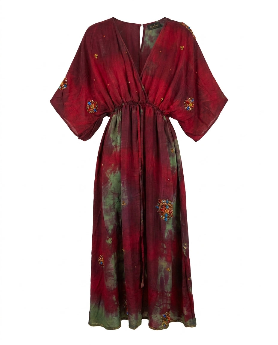 Robe portefeuille Cofur « Bali » en soie, tie and dye bordeaux et vert kaki, médaillons floraux perlés