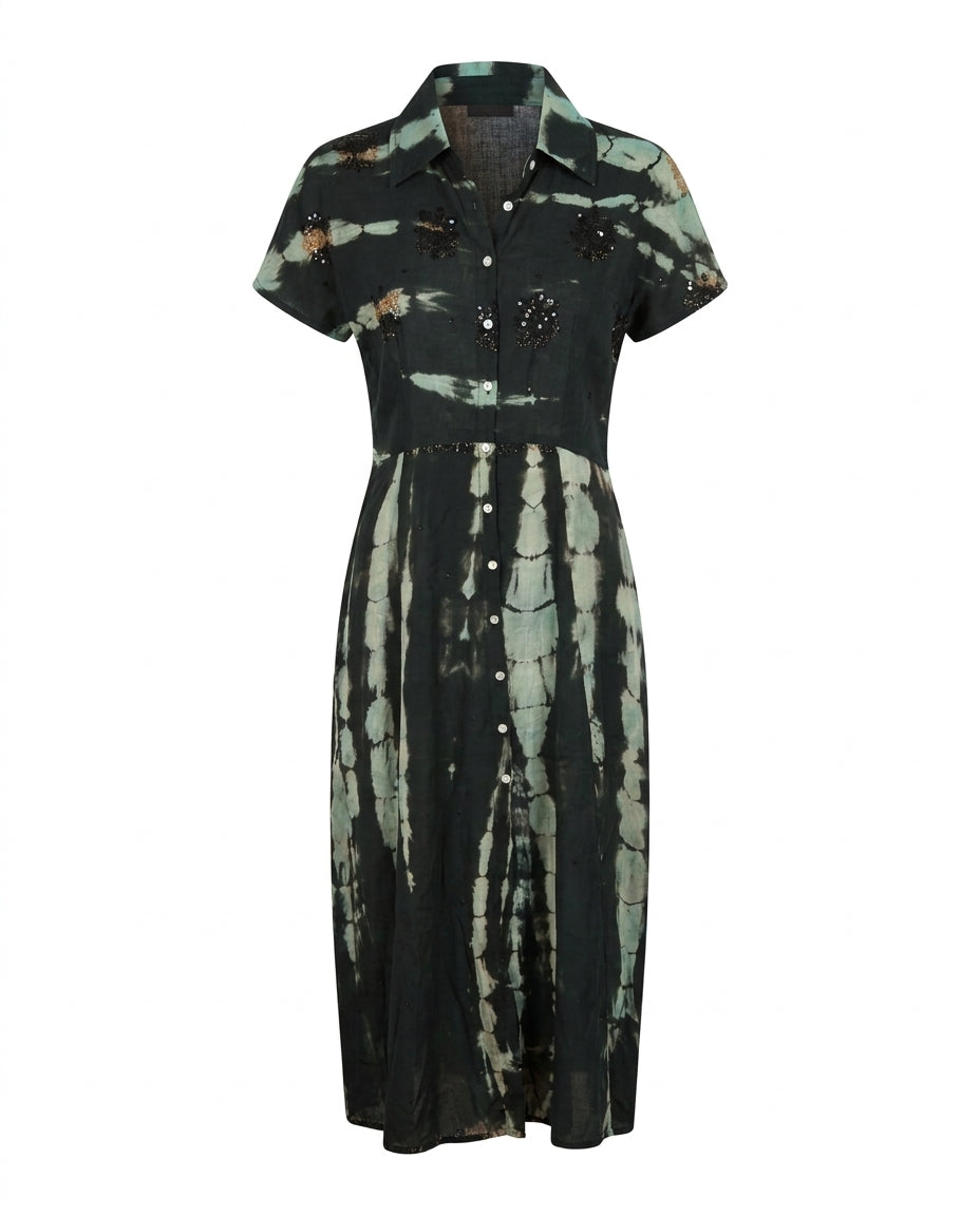 Robe-chemise Cofur en soie upcyclée, tie and dye noir et vert d'eau, buste rehaussé de fleurs brodées de perles noires et bronze