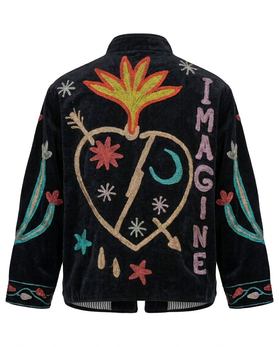 Dos de la veste en velours noir Cofur, cœur percé d'une flèche et le mot IMAGINE brodé lettre par lettre