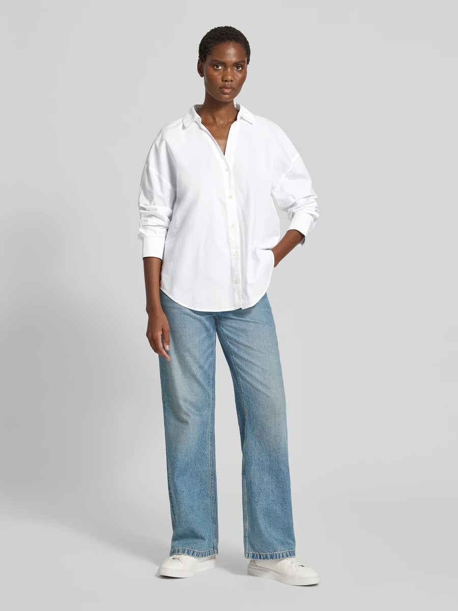 Chemise oversize coton bio LANIUS Blanc portée avec un jean – look complet