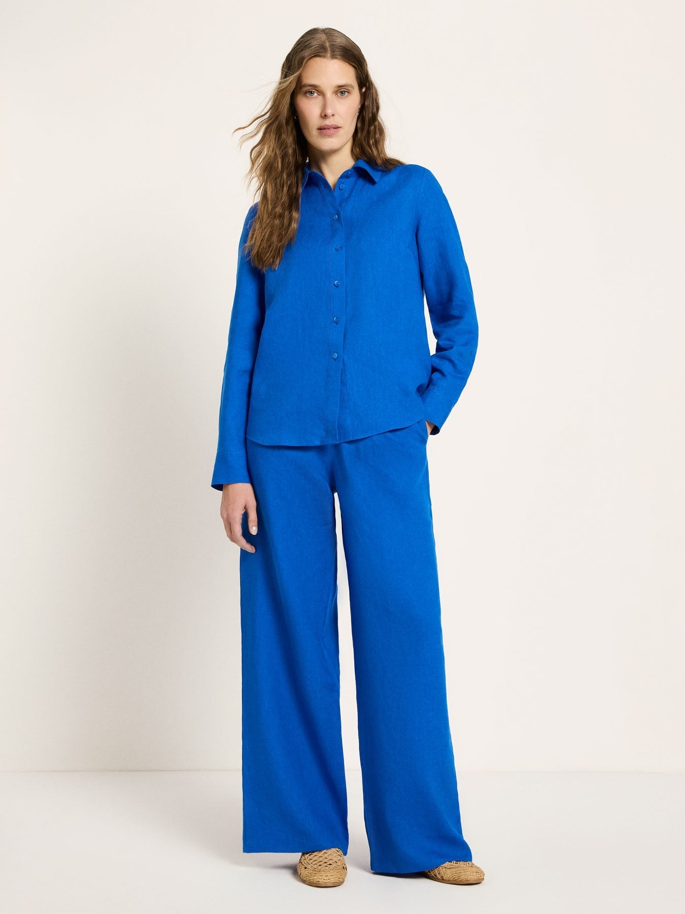 Chemisier en lin bio LANIUS GOTS Bleu Lapis – détail du col