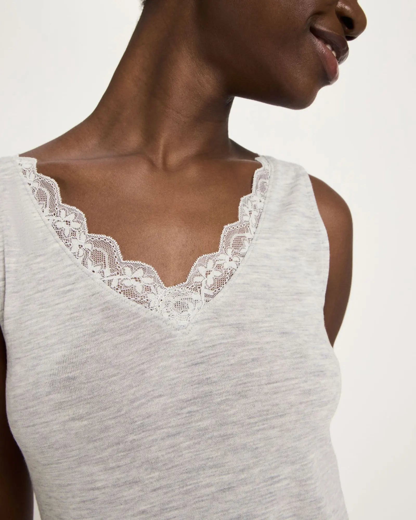 Débardeur coton bio dentelle LANIUS Gris Chiné – détail de la dentelle
