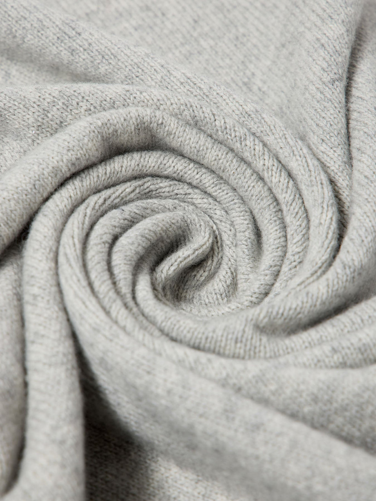 Écharpe triangle LANIUS Gris chiné – détail de la maille douce