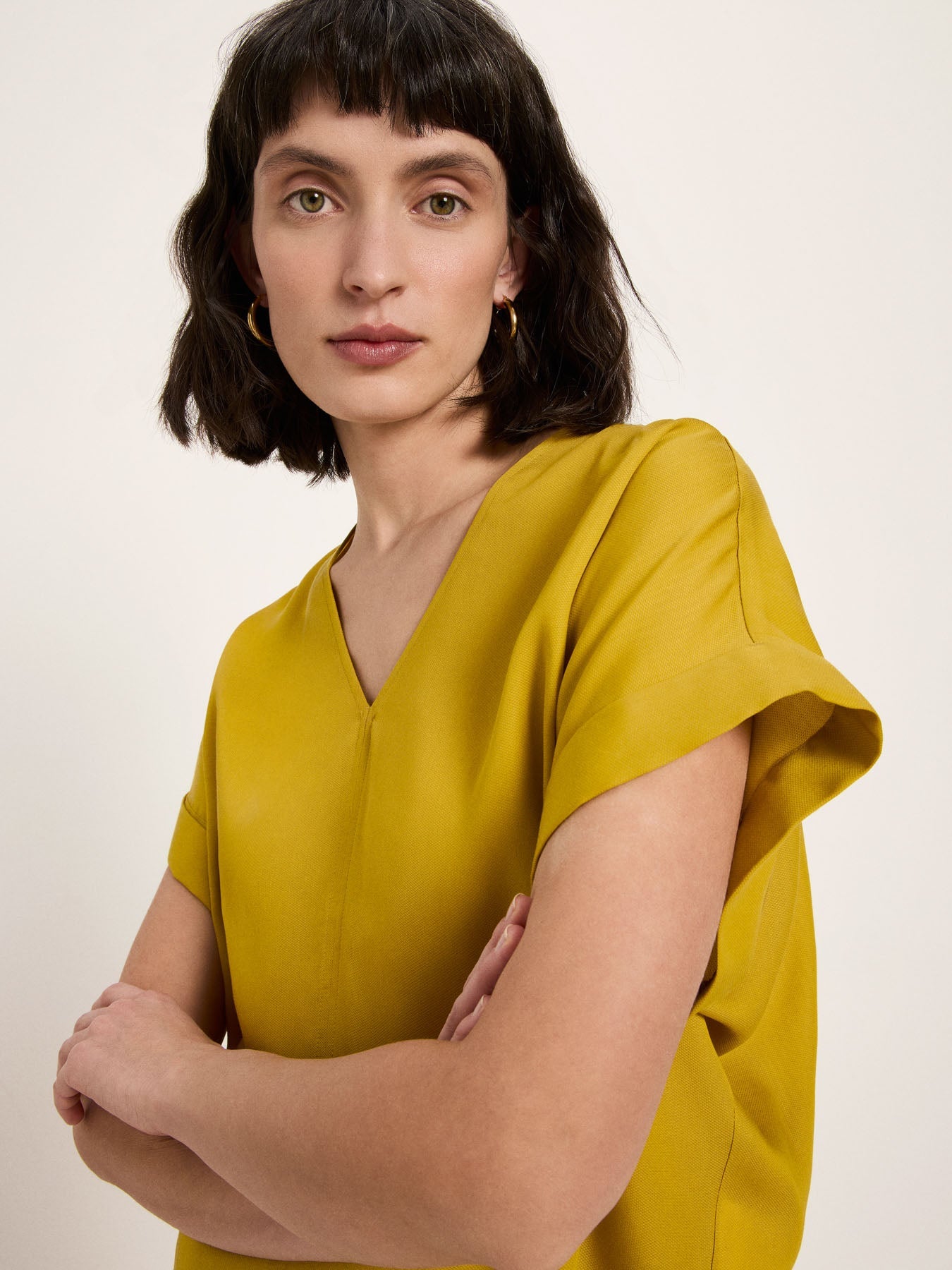 Haut drapé col V TENCEL LANIUS Kiwi Foncé – détail du col
