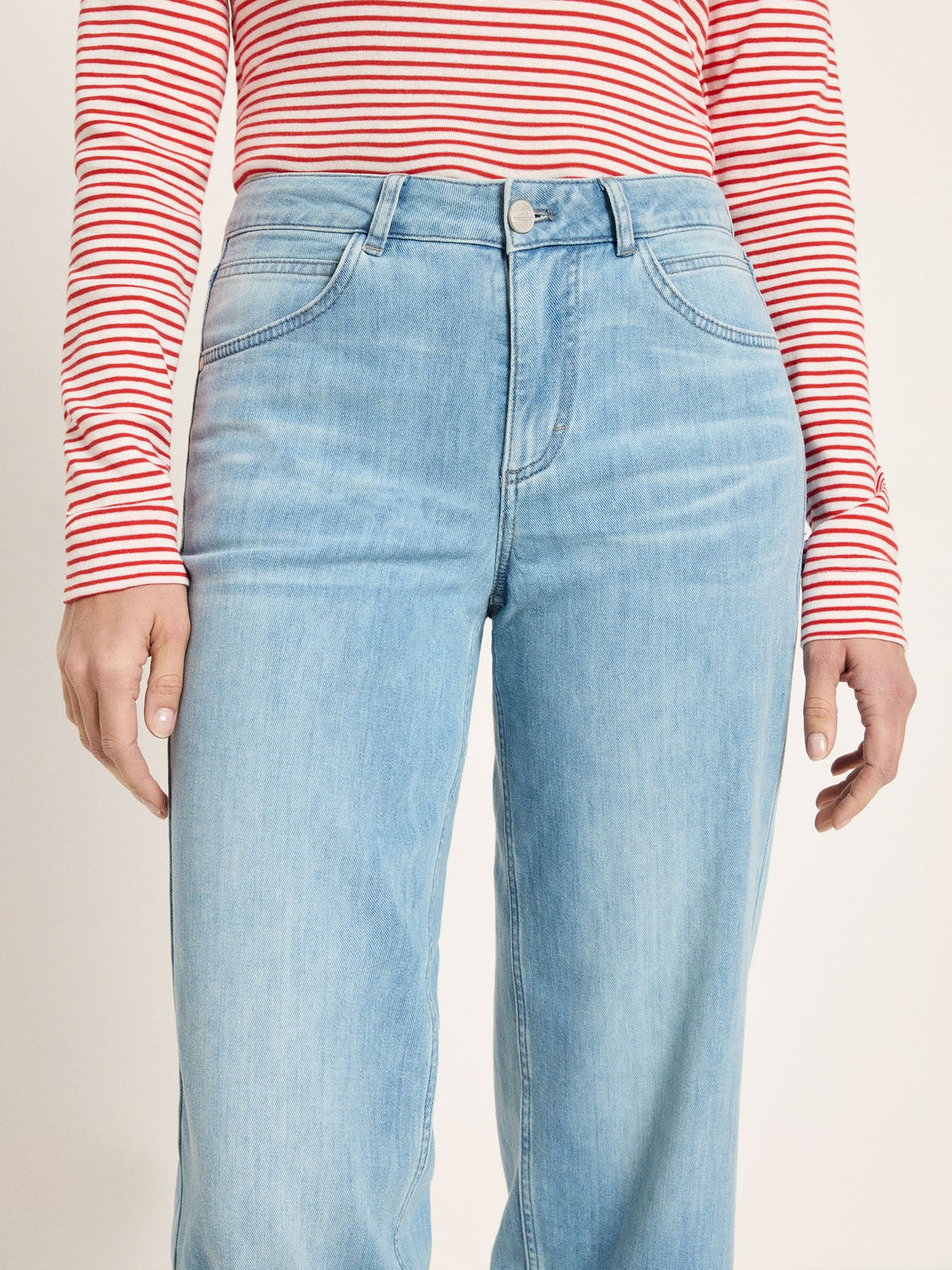 Jean droit LANIUS bleu clair, taille mi-haute – détail