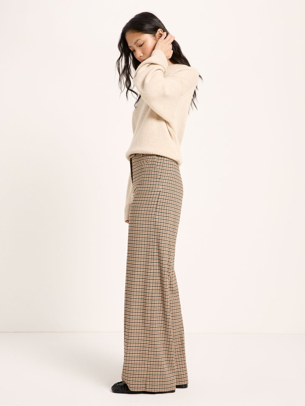 Pantalon Marlene à carreaux LANIUS Noir & beige – vue de profil, jambe large