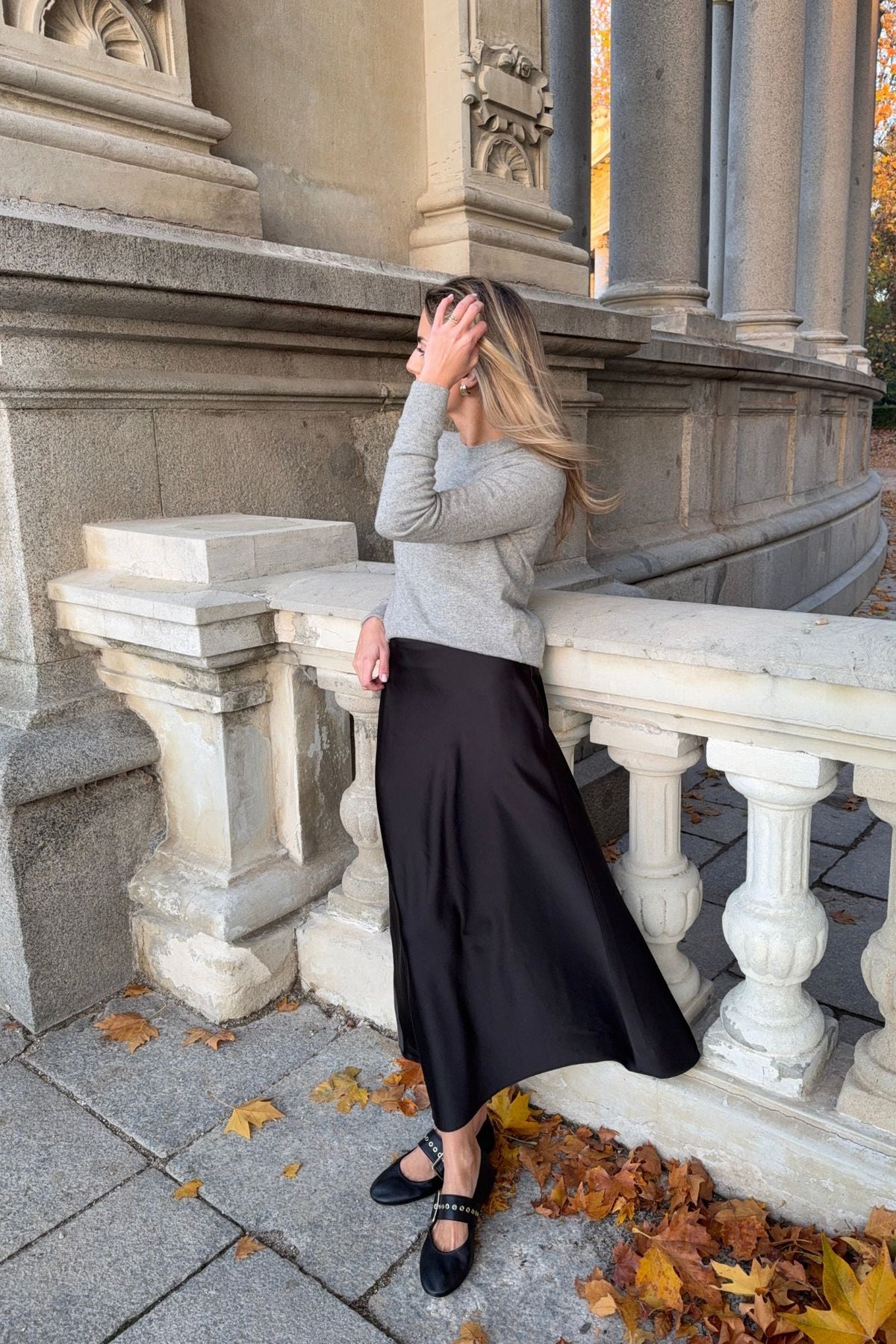 Ballerine Mary Jane MICUIR Danseur de Roche noire avec une longue jupe en satin – détail