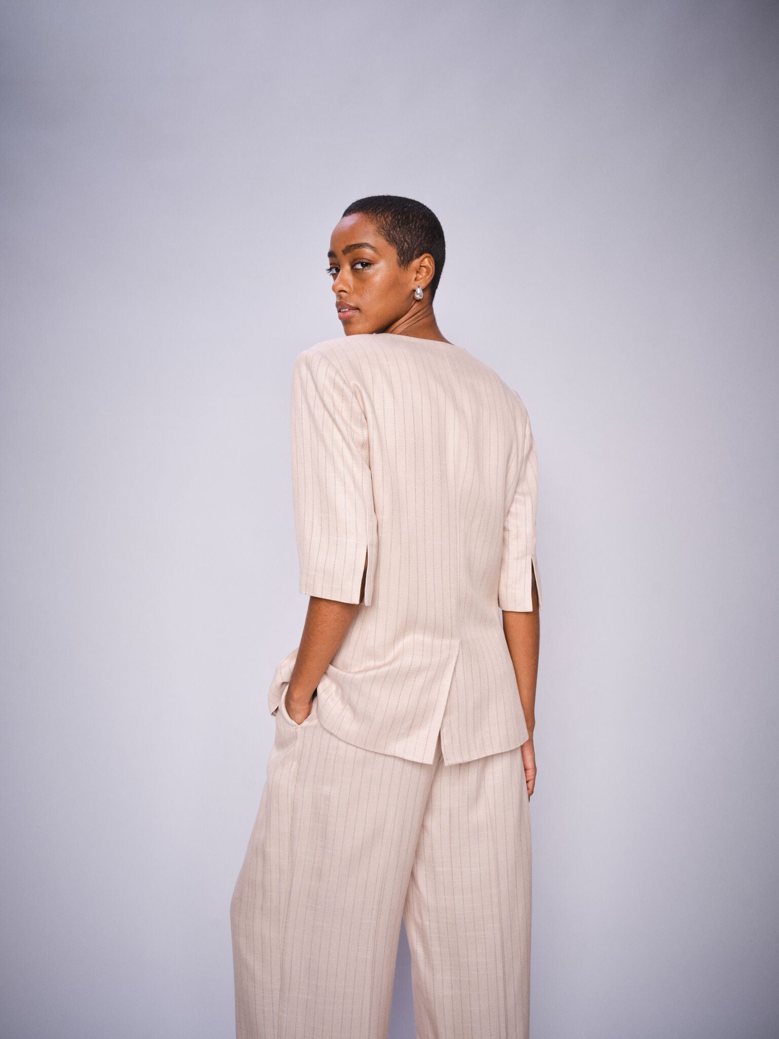 Blazer Carli Inah MOS MOSH Sesame porté en total look clair – lifestyle