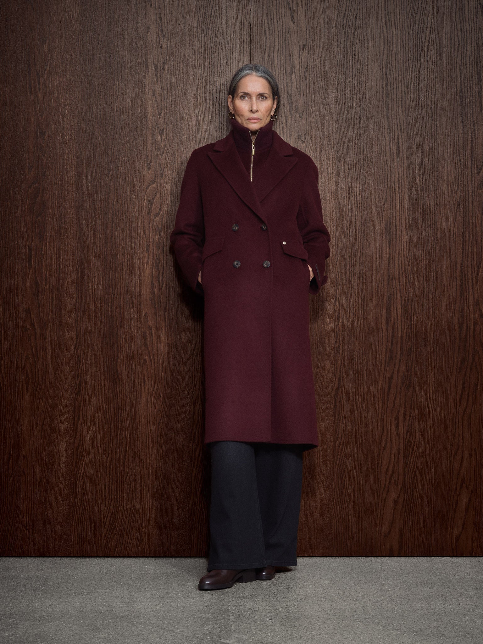 Manteau long en laine MOS MOSH Port Royale porté ouvert sur un pantalon noir – vue de face en pied
