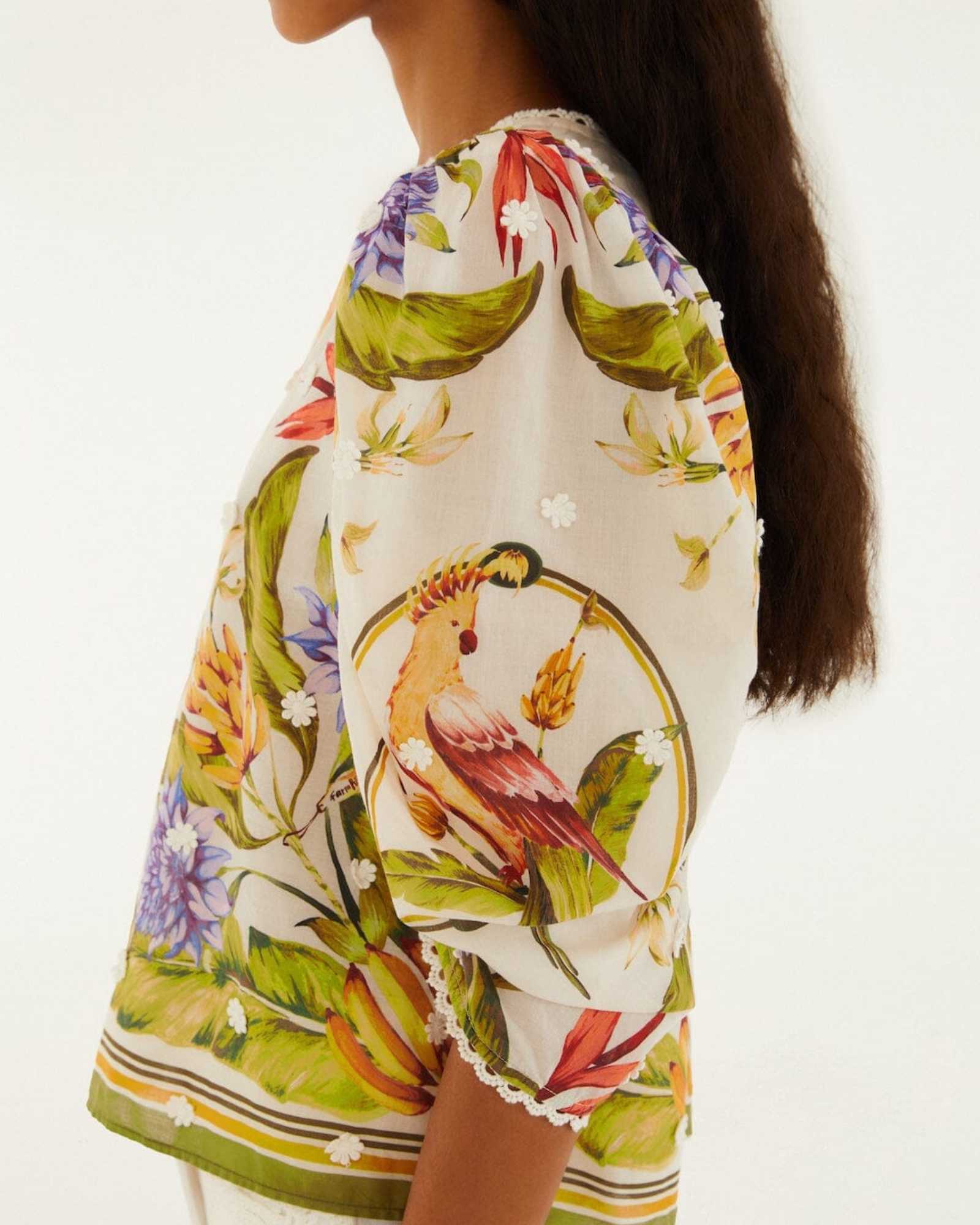 Blouse FARM Rio à imprimé foulard tropical, tombé fluide, vue de côté