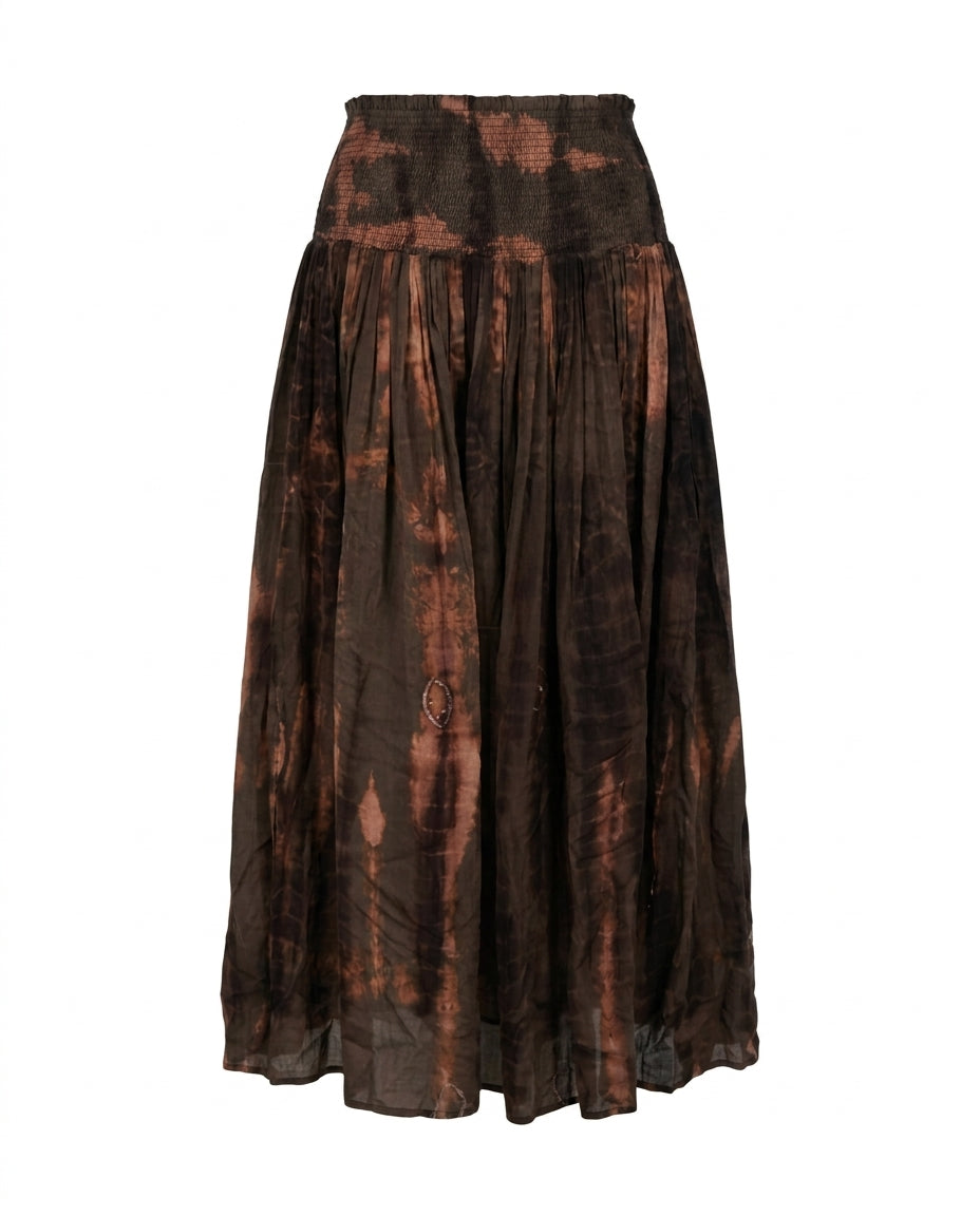 Jupe longue Cofur « Vienna » en soie de sari upcyclée, tie and dye chocolat et cuivre, large ceinture froncée smockée