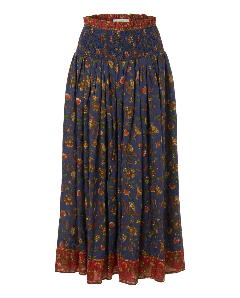 Jupe longue Cofur « Vienna » en soie de sari upcyclée marine, fleurs rouges et vertes imprimées à la planche, large bordure rouge au bas