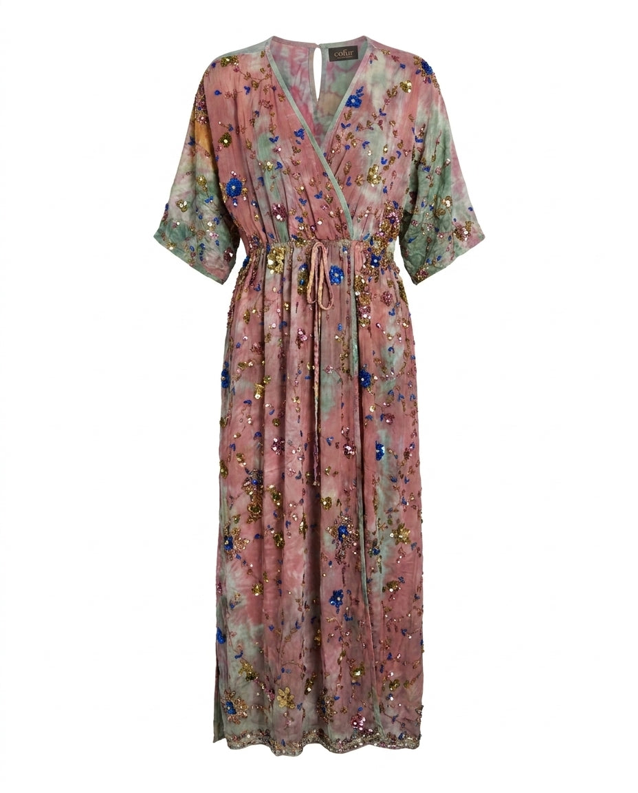 Robe portefeuille Cofur « Bali » en soie tie and dye rose et vert d'eau, entièrement brodée de fleurs en sequins