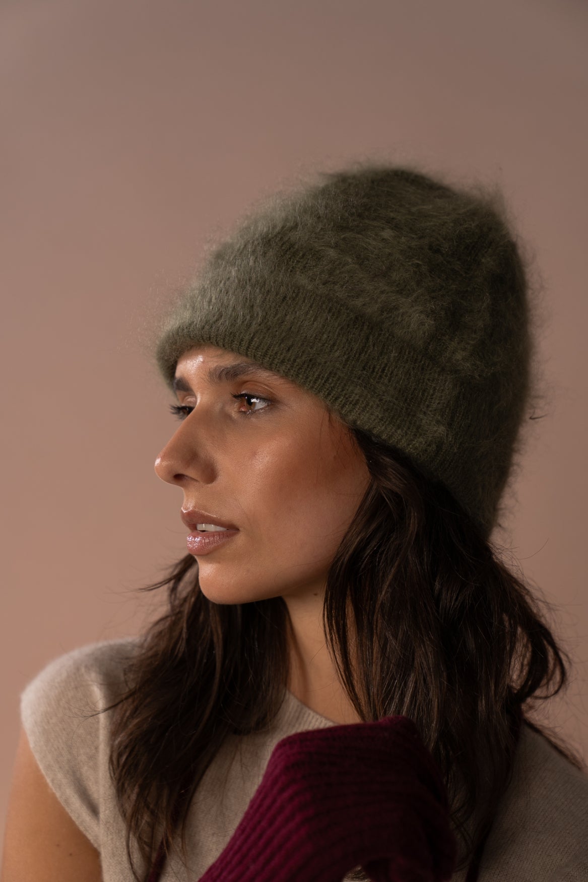 Bonnet brossé Byron COLORUSH en coloris Kiwi, gros plan de trois quarts sur la maille duveteuse