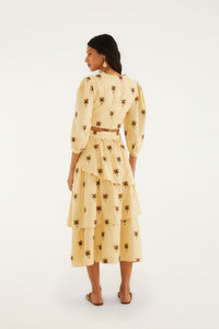 Jupe mi-longue FARM Rio en lin et viscose sable, broderie d'arbres, volants et boucle en bambou, détail de l'imprimé