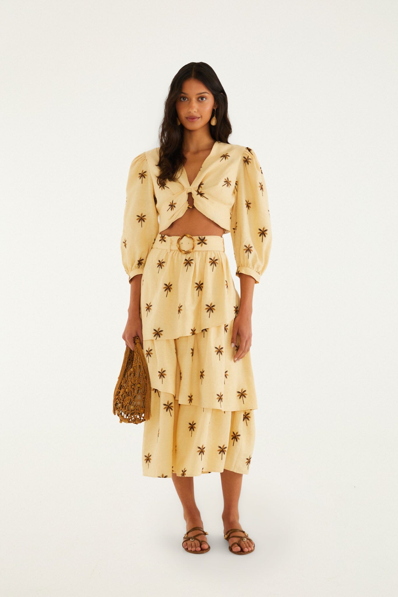 Jupe mi-longue FARM Rio en lin et viscose sable, broderie d'arbres, volants et boucle en bambou, vue de face