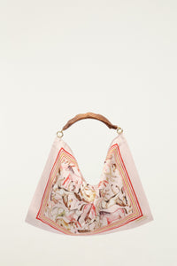 Petit sac foulard FARM Rio en satin rose à imprimé chevaux Equestrian avec anse en bois en forme de feuille, vue de face