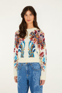 Pull court en maille FARM Rio écru à motif arabesque bleu, bordeaux, jaune et rose – vue de face