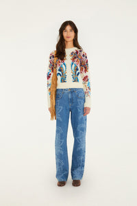 Pull court en maille FARM Rio écru à motif arabesque avec jean droit et bottines – look complet