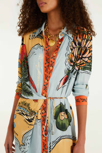Robe longue chemise FARM Rio en viscose à imprimé Beaches Path multicolore et bordure orange, vue de dos