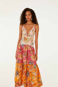 Robe longue FARM Rio en coton à imprimé floral Ligia multicolore, encolure en V festonnée et volants, porté