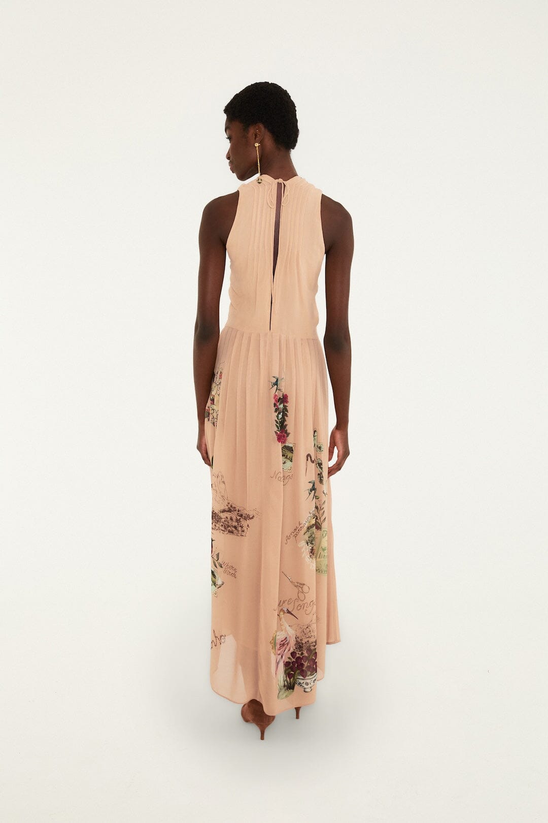 Robe longue FARM Rio Bird Poetry rose poudré sans manches, ouverture à la nuque – vue de dos