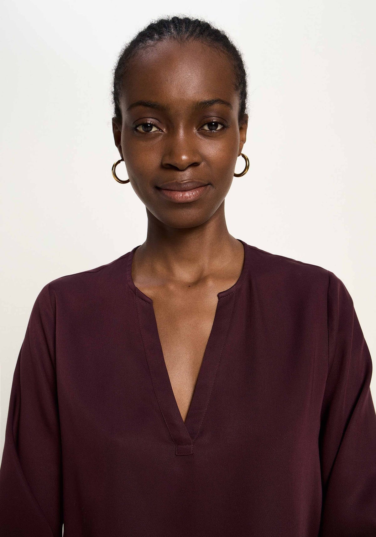 Blouse LANIUS bordeaux, encolure en V – vue buste