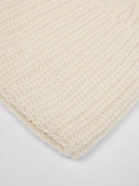 Bonnet côtelé LANIUS Blanc cassé – détail de la maille côtelée