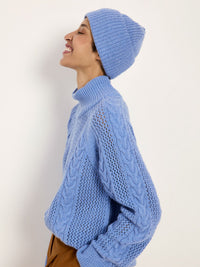 Bonnet côtelé LANIUS Bleu clair chiné – porté, vue de profil