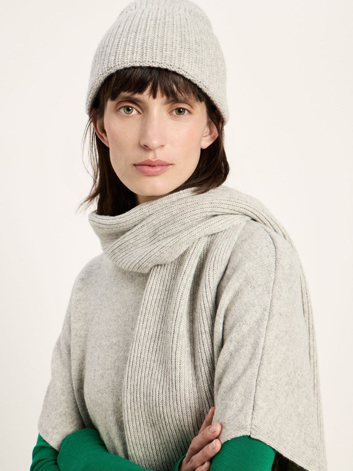 Bonnet côtelé LANIUS Gris chiné – porté, vue buste
