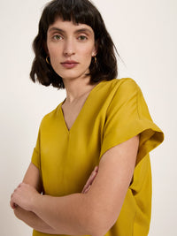 Haut drapé col V TENCEL LANIUS Kiwi Foncé – détail du col