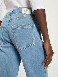 Jean droit à revers LANIUS GOTS Denim Bleu Clair – détail poche arrière