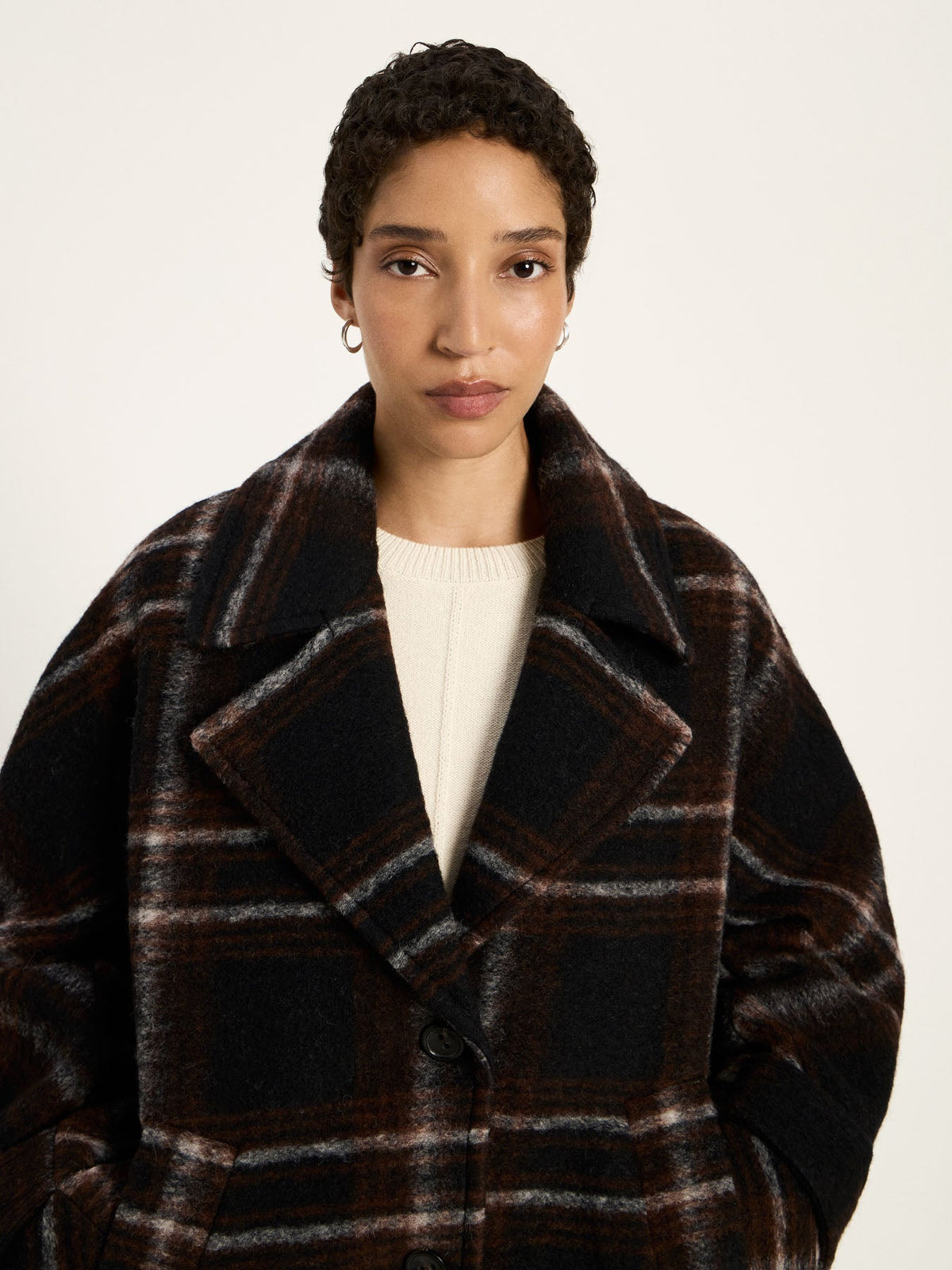 Manteau court à carreaux LANIUS Noir & marron – vue buste, grand col à revers