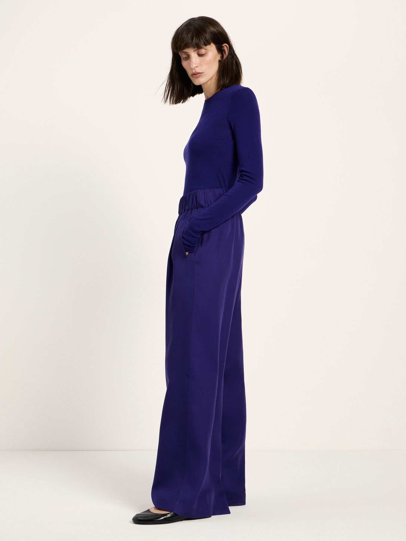 Pantalon fluide en TENCEL™ LANIUS Violet – vue de profil