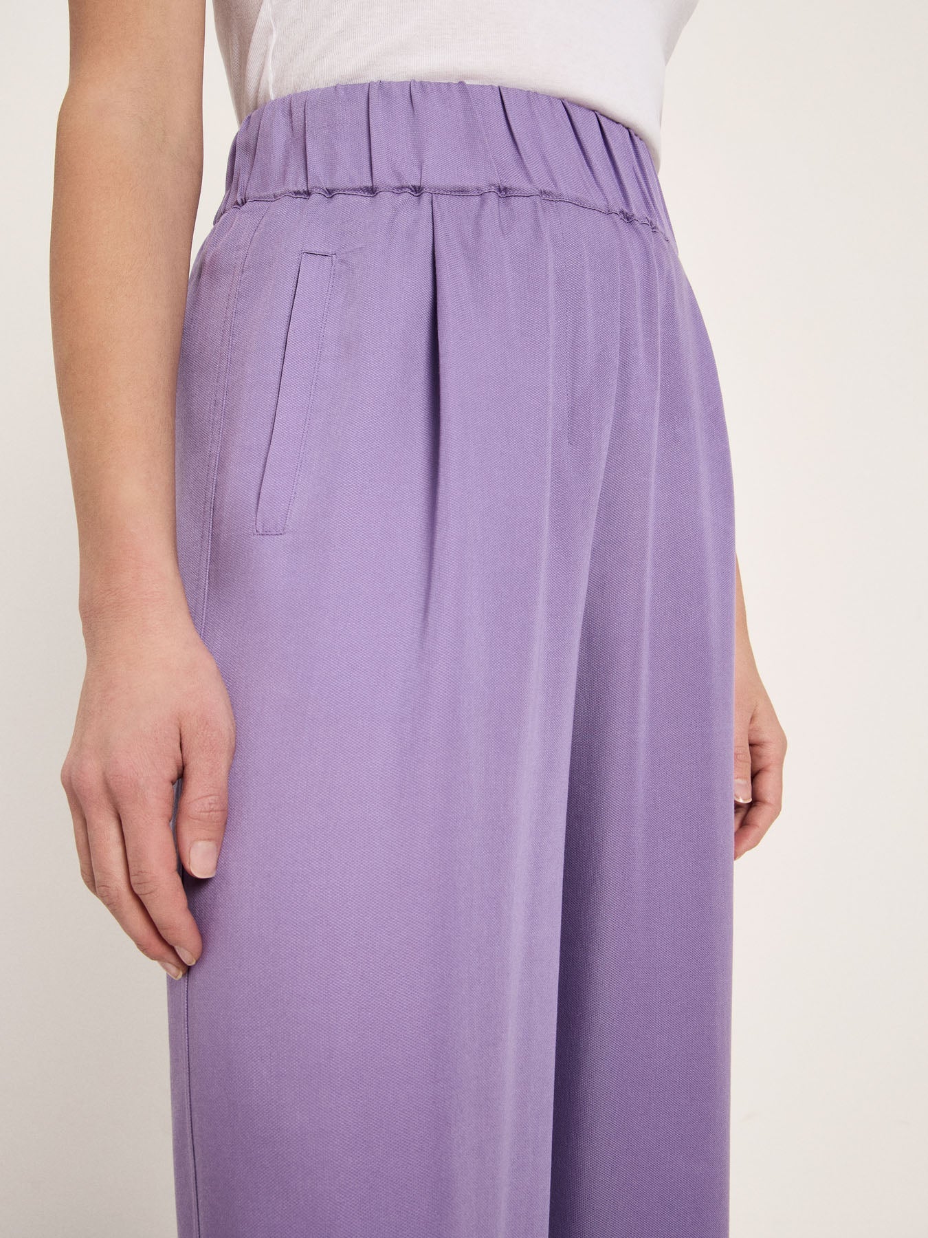 Pantalon large TENCEL LANIUS Brume Violette – vue de dos
