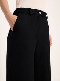 Pantalon Marlene en flanelle LANIUS Noir – détail de la poche italienne et du bouton de corne