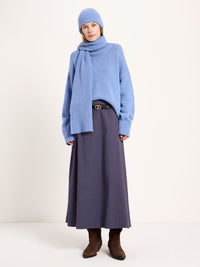 Pull oversize LANIUS Bleu clair chiné porté avec bonnet et écharpe assortis – look complet