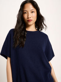 Pull sans manches en laine et coton bio LANIUS Bleu nuit, emmanchures larges – vue rapprochée