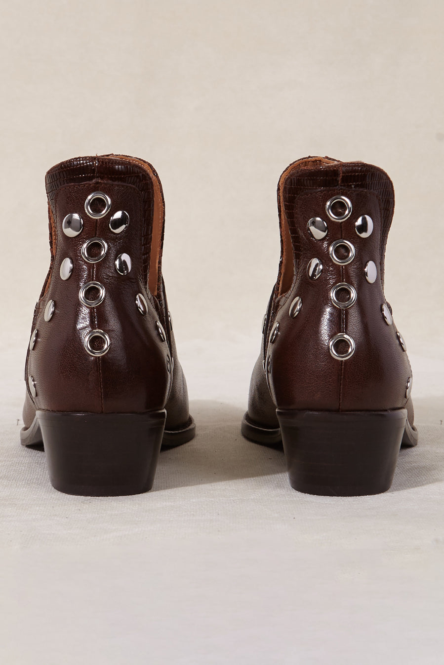 Bottines MICUIR Punky chocolat, bordure cloutée – vue de dos