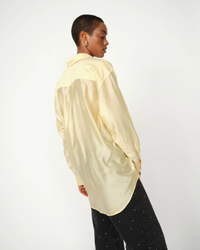 Chemise oversize Danika MOS MOSH Vanilla – vue de dos sur mannequin