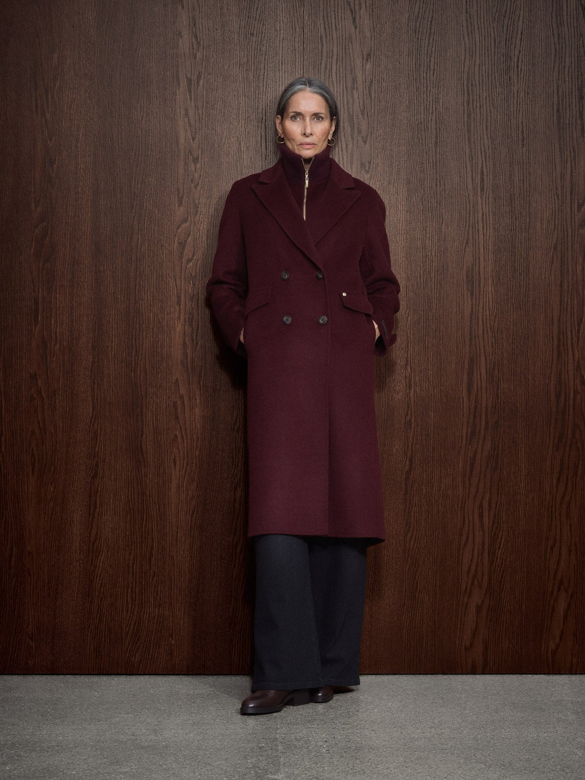 Manteau long en laine MOS MOSH Port Royale porté ouvert sur un pantalon noir – vue de face en pied