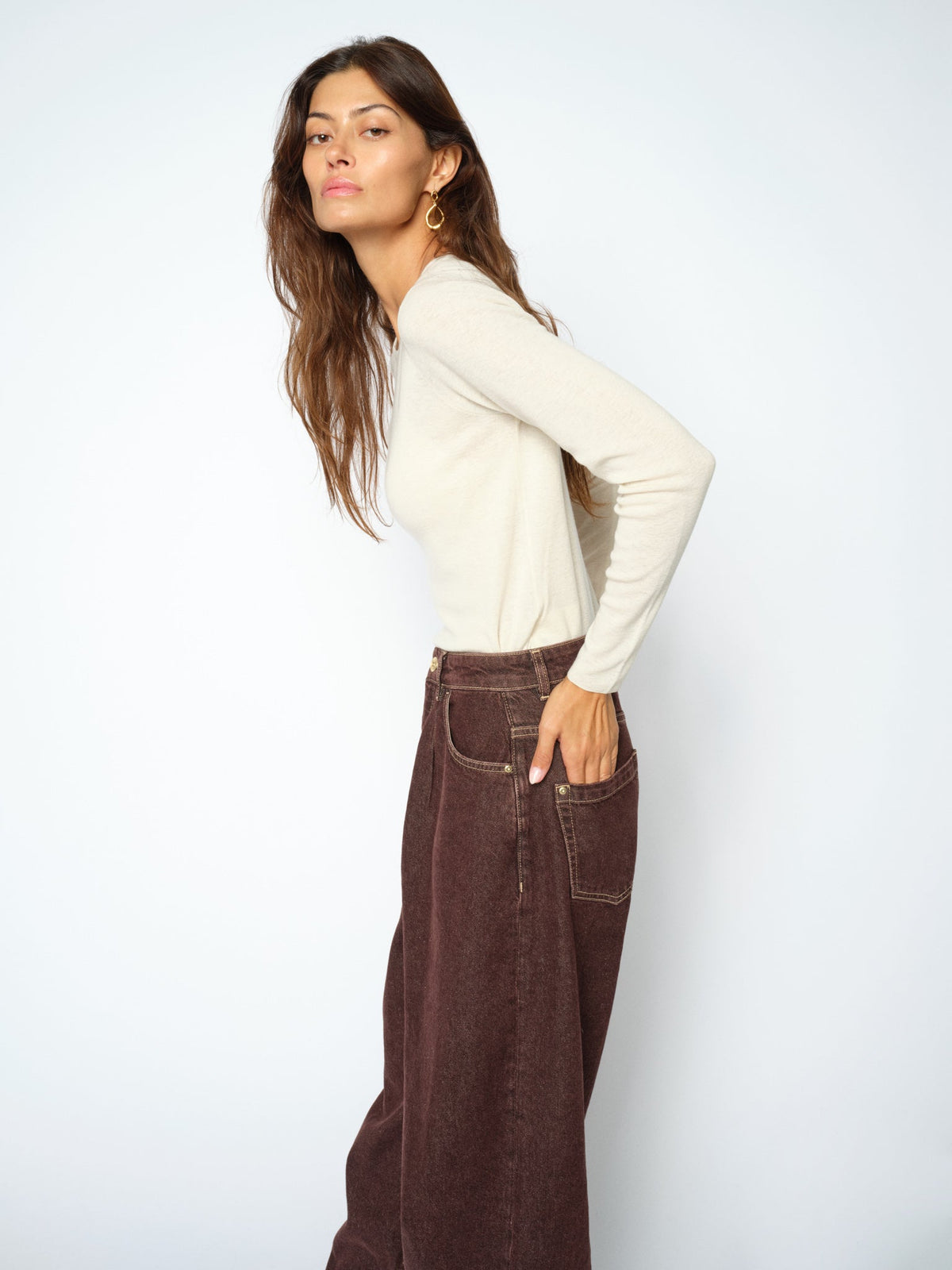 Pull col rond MOS MOSH Bouch écru avec le pantalon Scottie Port Royale – look complet