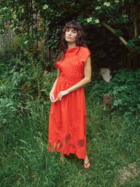 Robe Aria Mono MOS MOSH Spicy Orange portée par un mannequin – look complet
