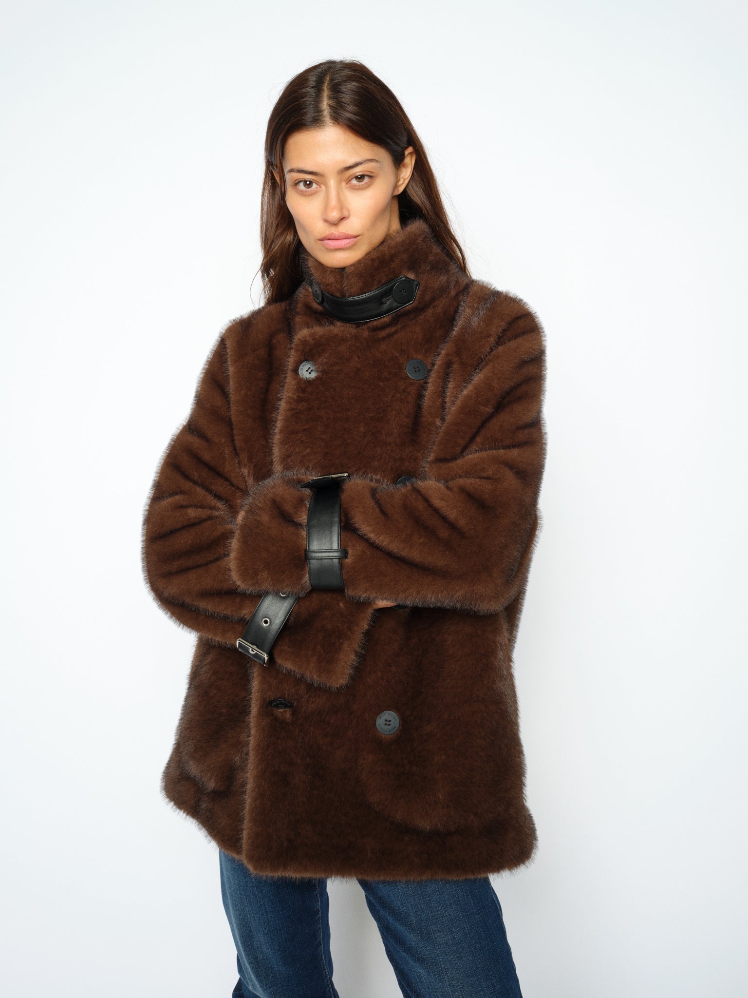 Veste en fausse fourrure MOS MOSH Delicioso – détail du col et de la fourrure longue